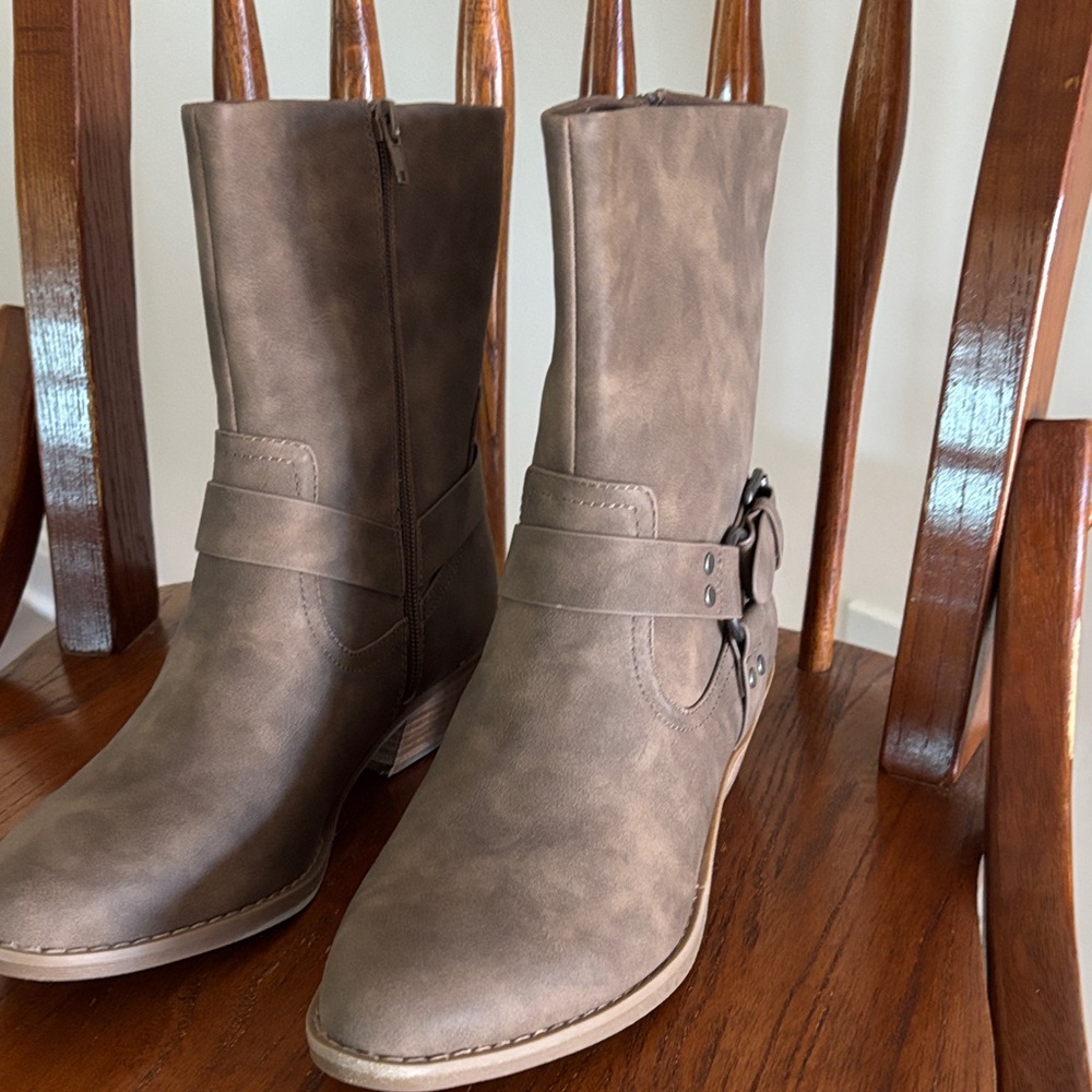 DV by Dolce Vita Brown Heeled Boots - Picture 3 of 3